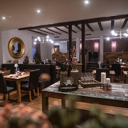 Landgasthaus & Hotel Zur Krone Dahn Bagian luar foto