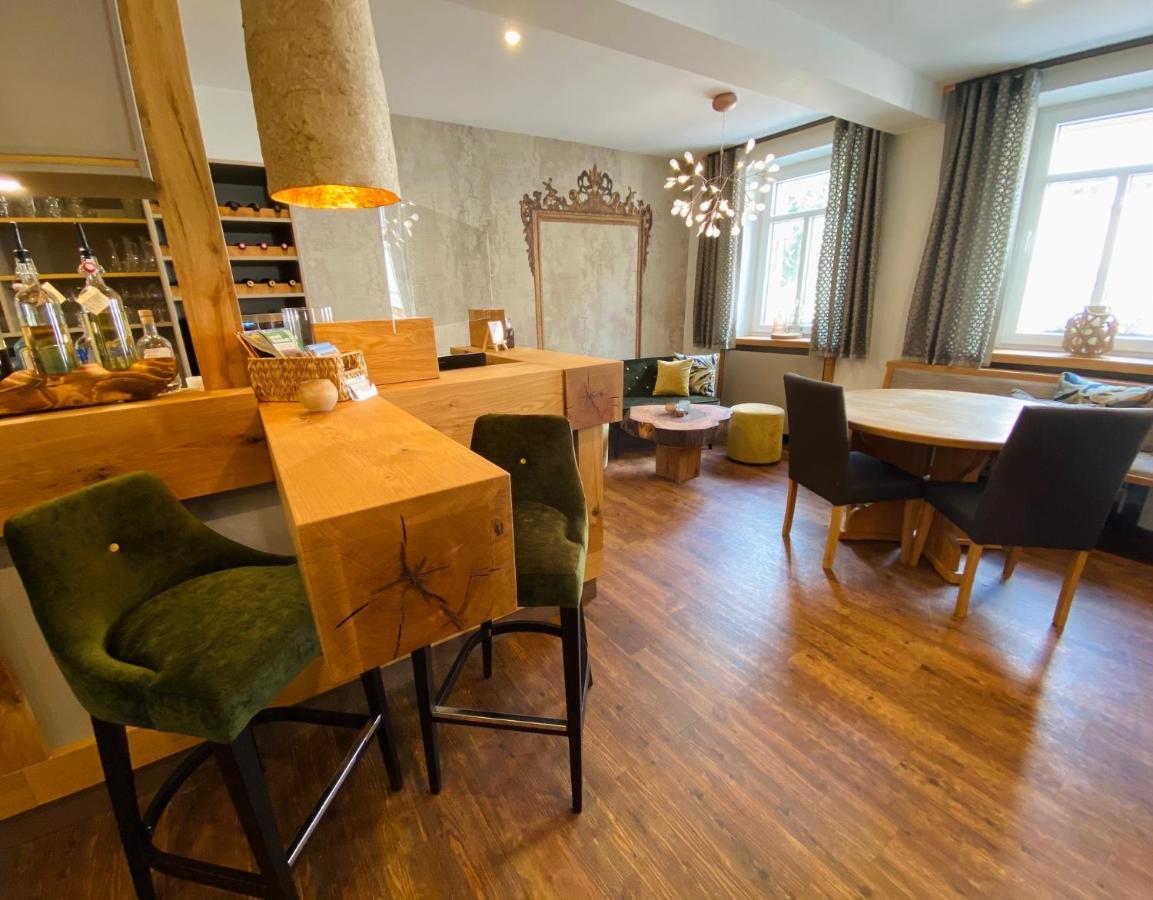 Landgasthaus & Hotel Zur Krone Dahn Bagian luar foto