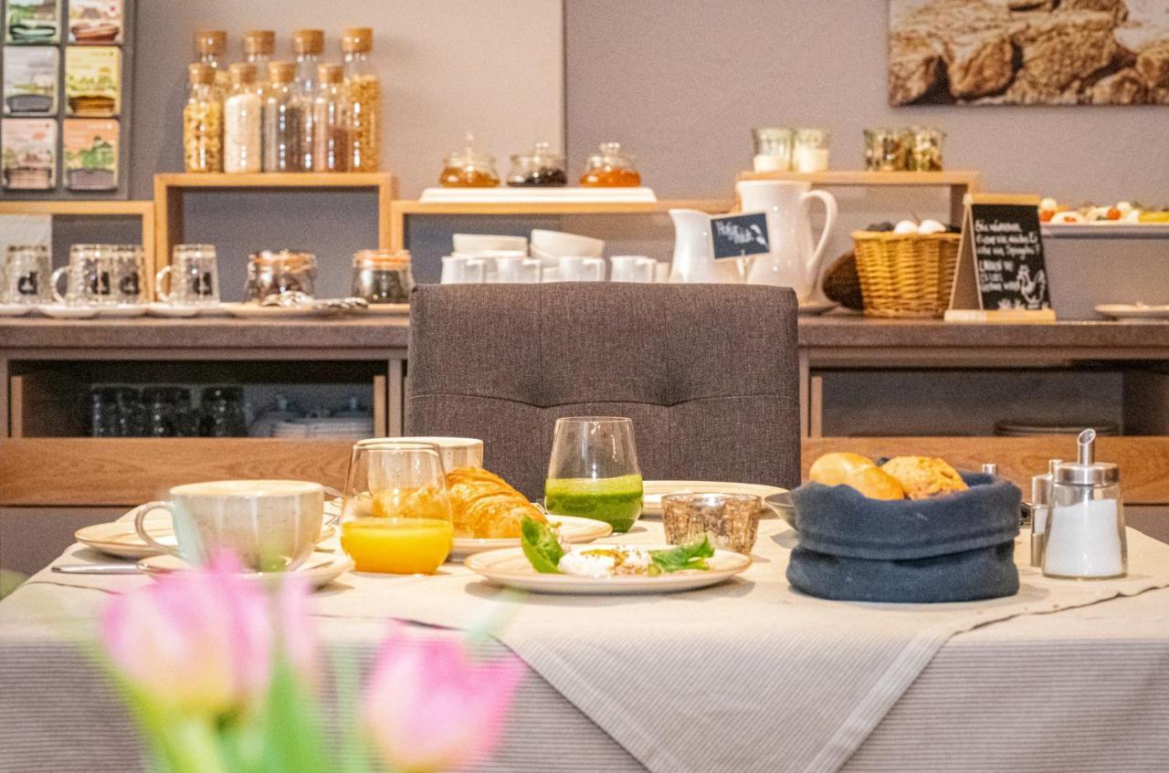 Landgasthaus & Hotel Zur Krone Dahn Bagian luar foto