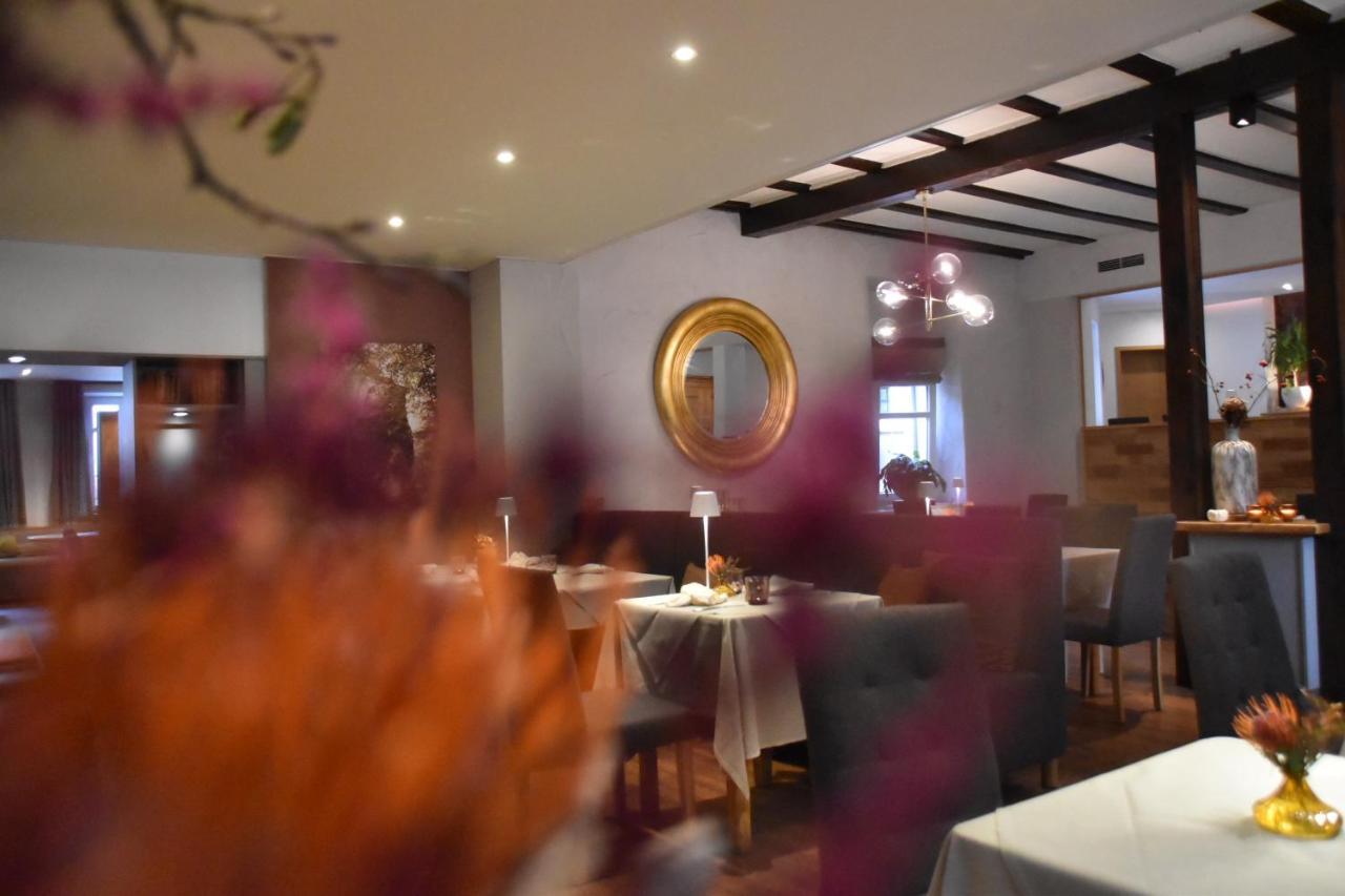Landgasthaus & Hotel Zur Krone Dahn Bagian luar foto