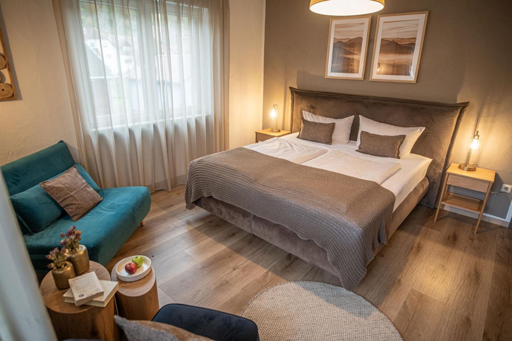 Landgasthaus & Hotel Zur Krone Dahn Bagian luar foto