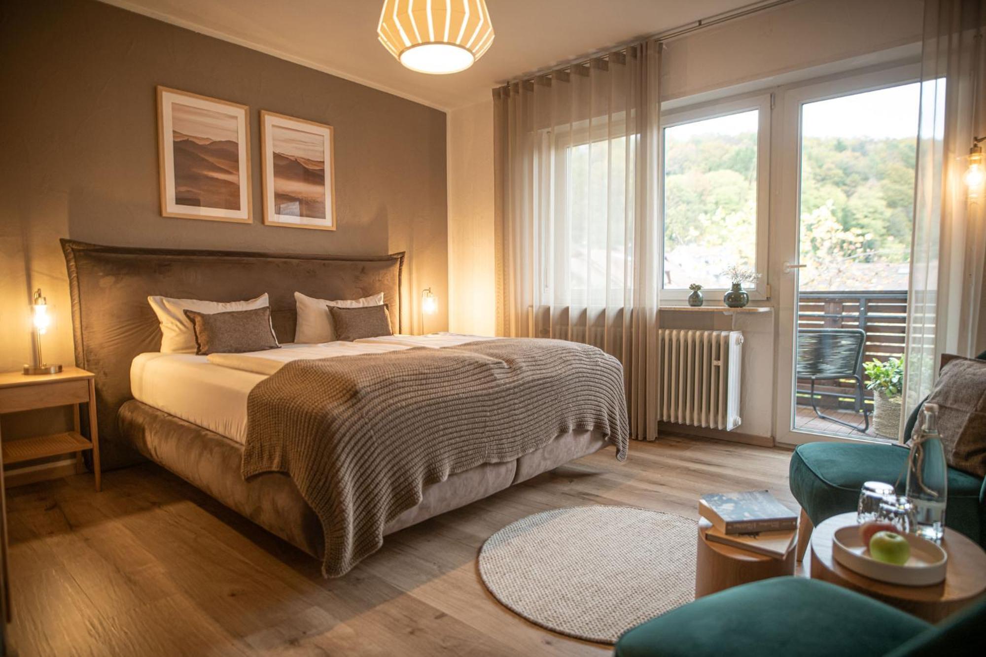 Landgasthaus & Hotel Zur Krone Dahn Bagian luar foto
