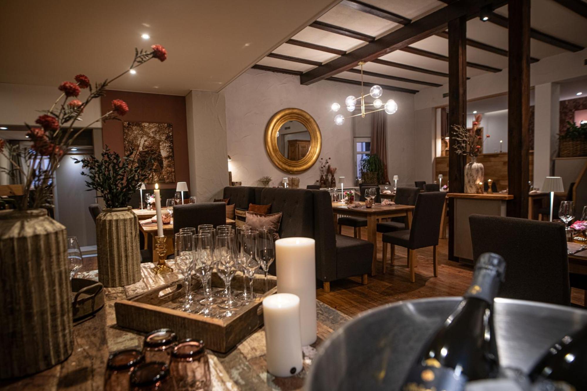 Landgasthaus & Hotel Zur Krone Dahn Bagian luar foto