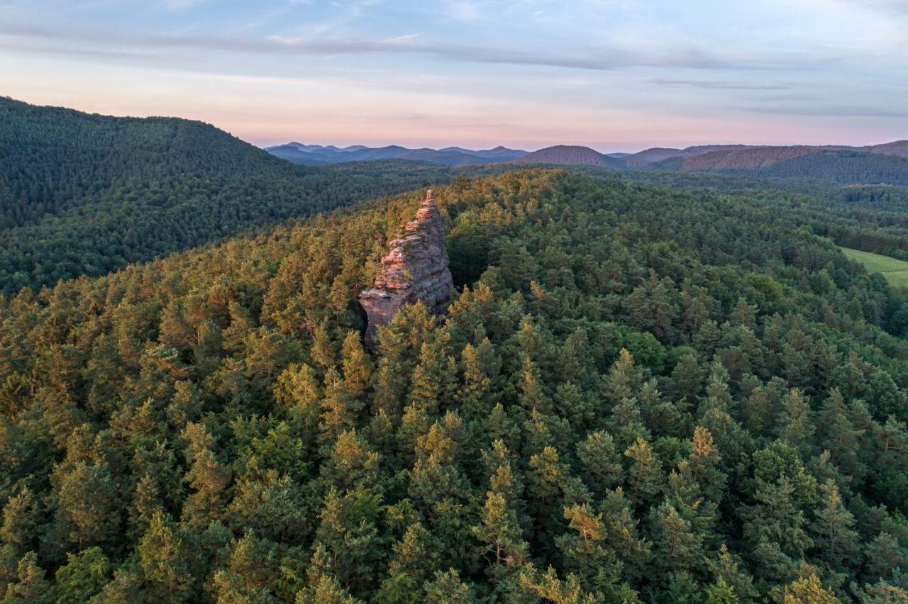 Landgasthaus & Hotel Zur Krone Dahn Bagian luar foto